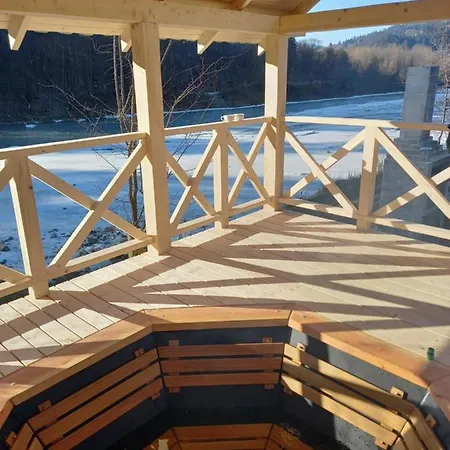 Hotel на березі черемошу Werchowyna