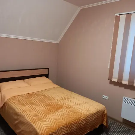 Hotel на березі черемошу