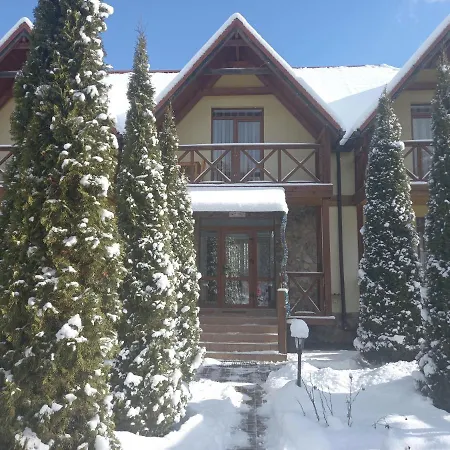 на березі черемошу Hotel