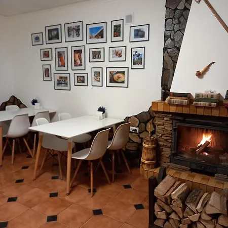 Hotell на березі черемошу