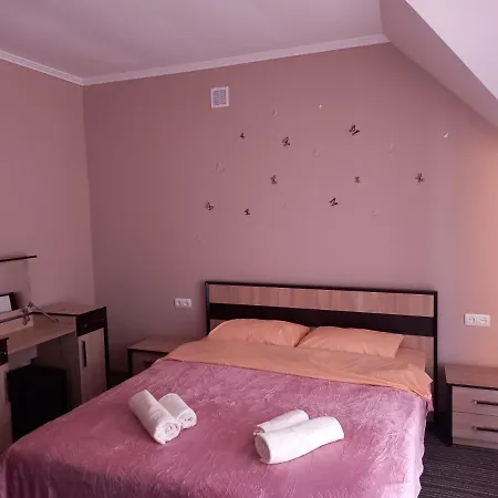 Hotel на березі черемошу *