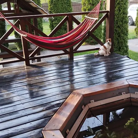 Hotel на березі черемошу