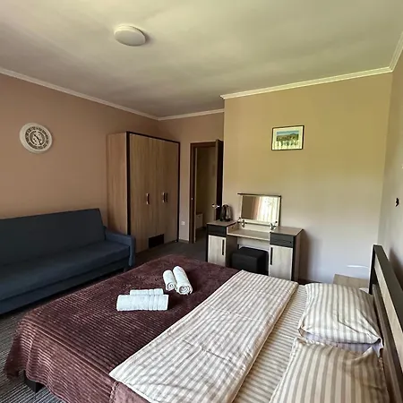 Hotel на березі черемошу *