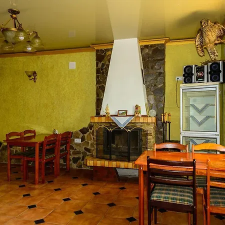 на березі черемошу Hotel Verkhovyna