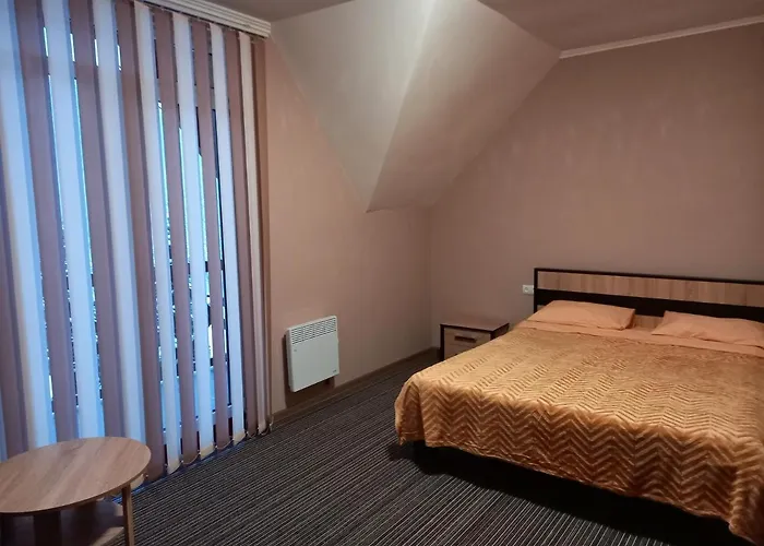 Hotel на березі черемошу