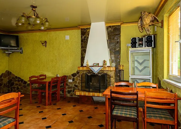 на березі черемошу Hotel Verkhovyna