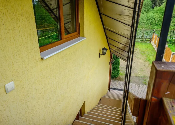 на березі черемошу Hotel