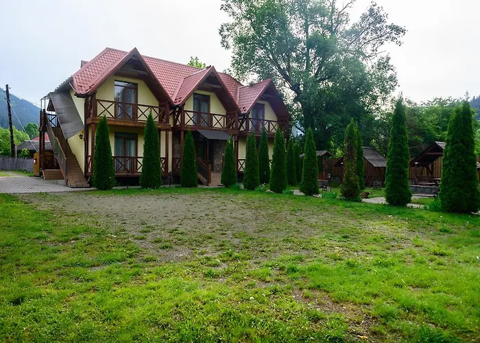 Hotel на березі черемошу Verkhovyna