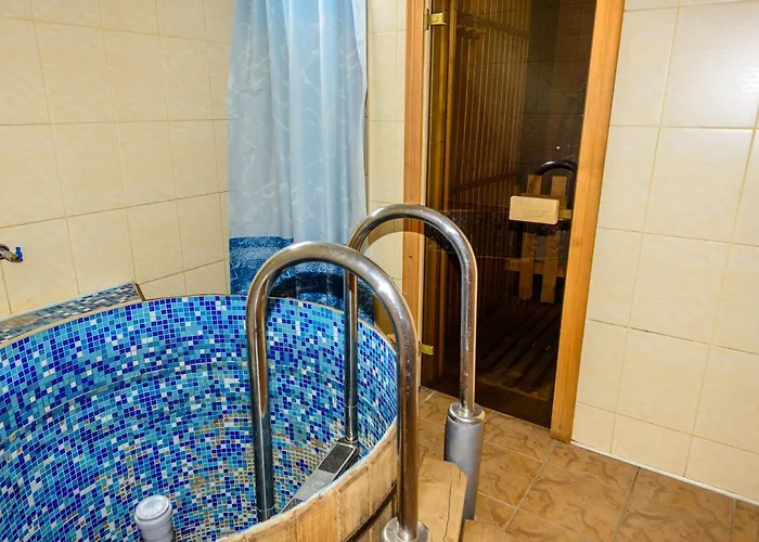 Hotel на березі черемошу
