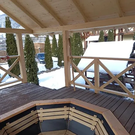 на березі черемошу