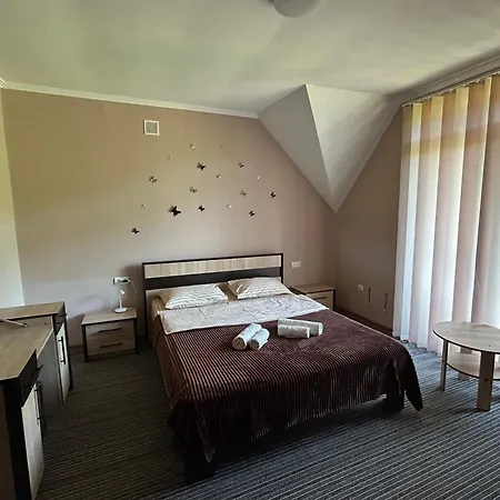 на березі черемошу *