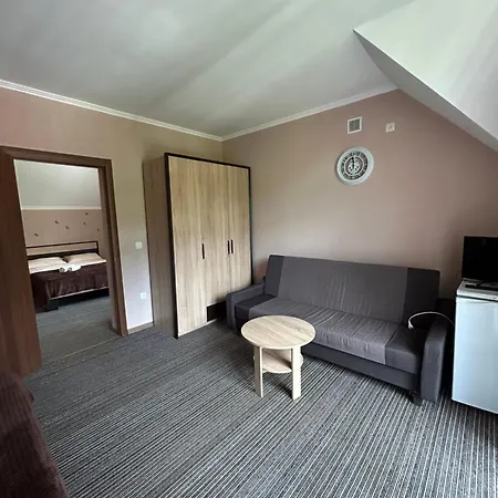 на березі черемошу Verkhovyna